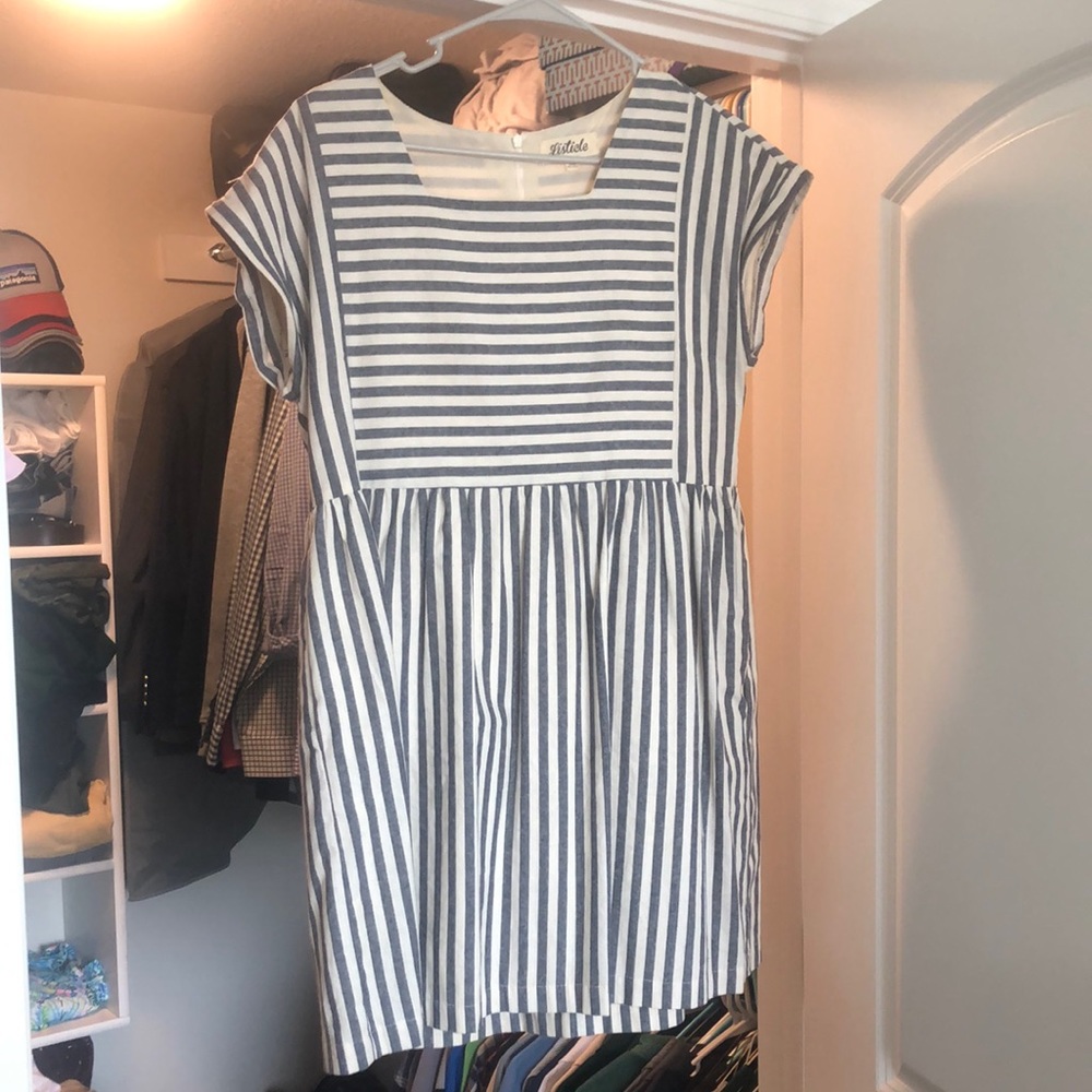 Linen dress with pockets